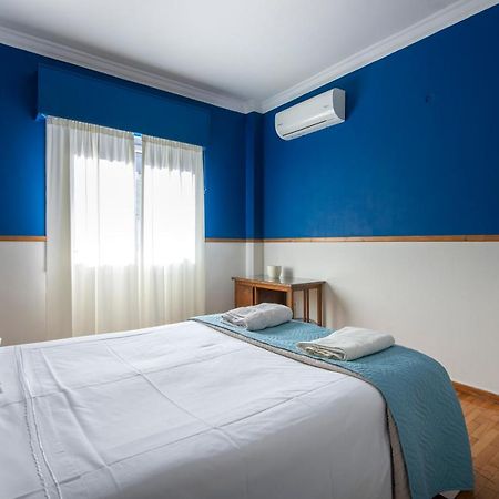 Blue & Red Apartment Афины Экстерьер фото