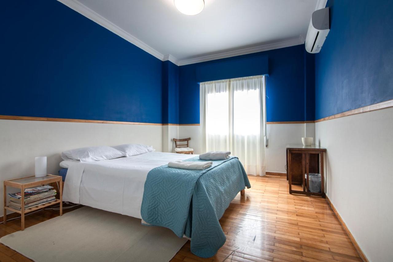 Blue & Red Apartment Афины Экстерьер фото